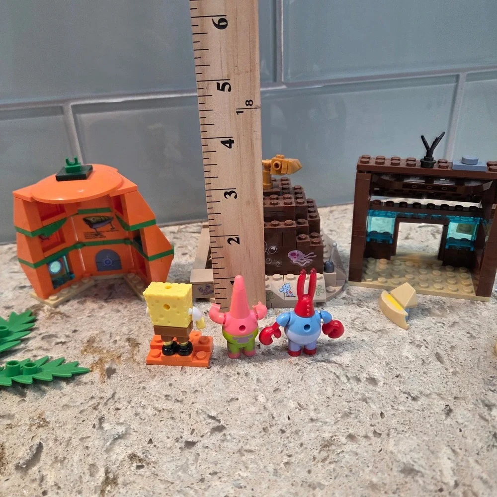 SpongeBob SquarePants Bikini Bottom Pineapple Rock Krusty Krab Minifigures